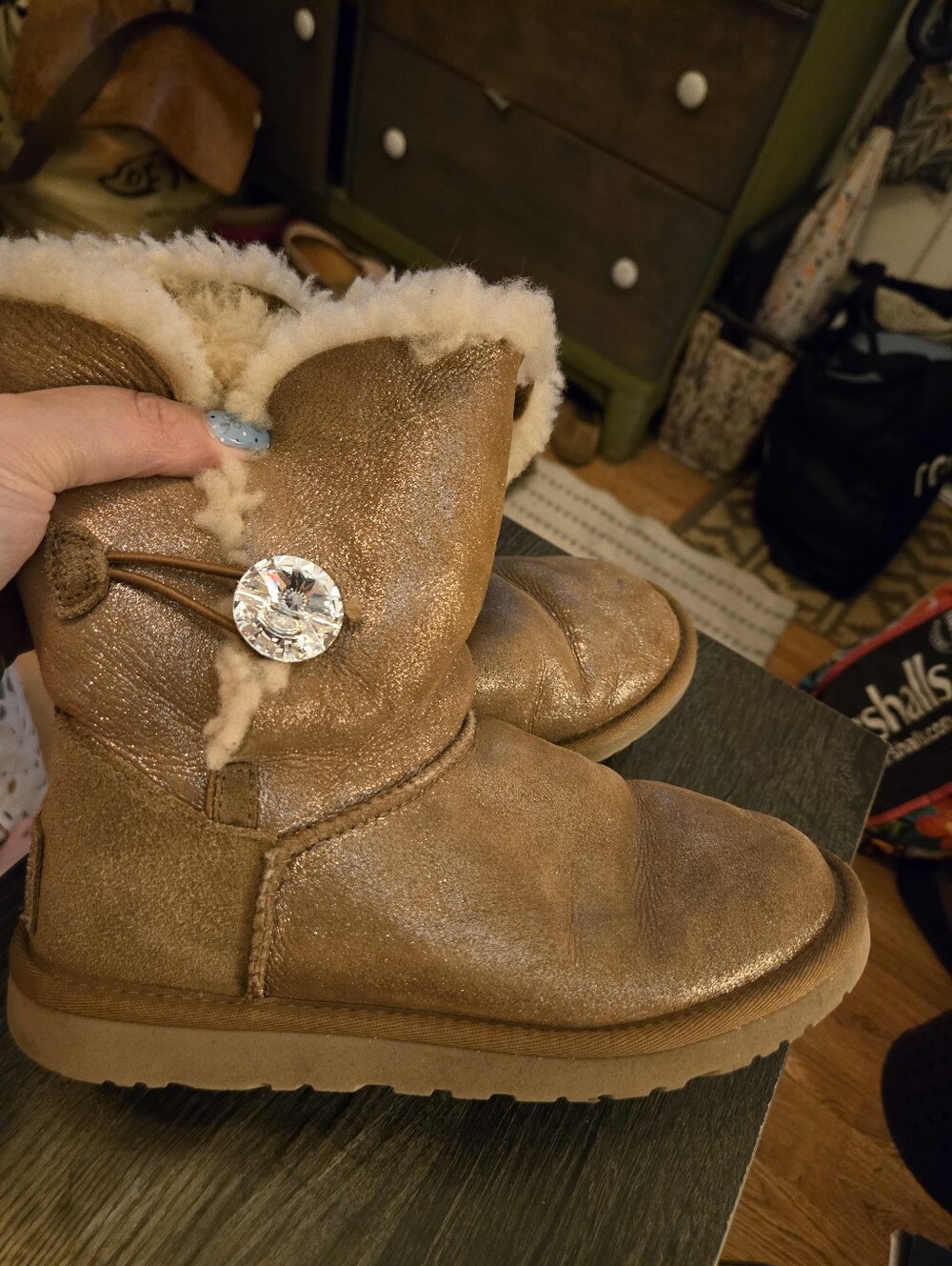 RARE UGG Bailey Button Bling Shimmer - Chestnut - size 6